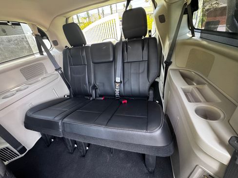Used 2015 Chrysler Town & Country Touring-L w/ Driver Convenience Group FWD image 29