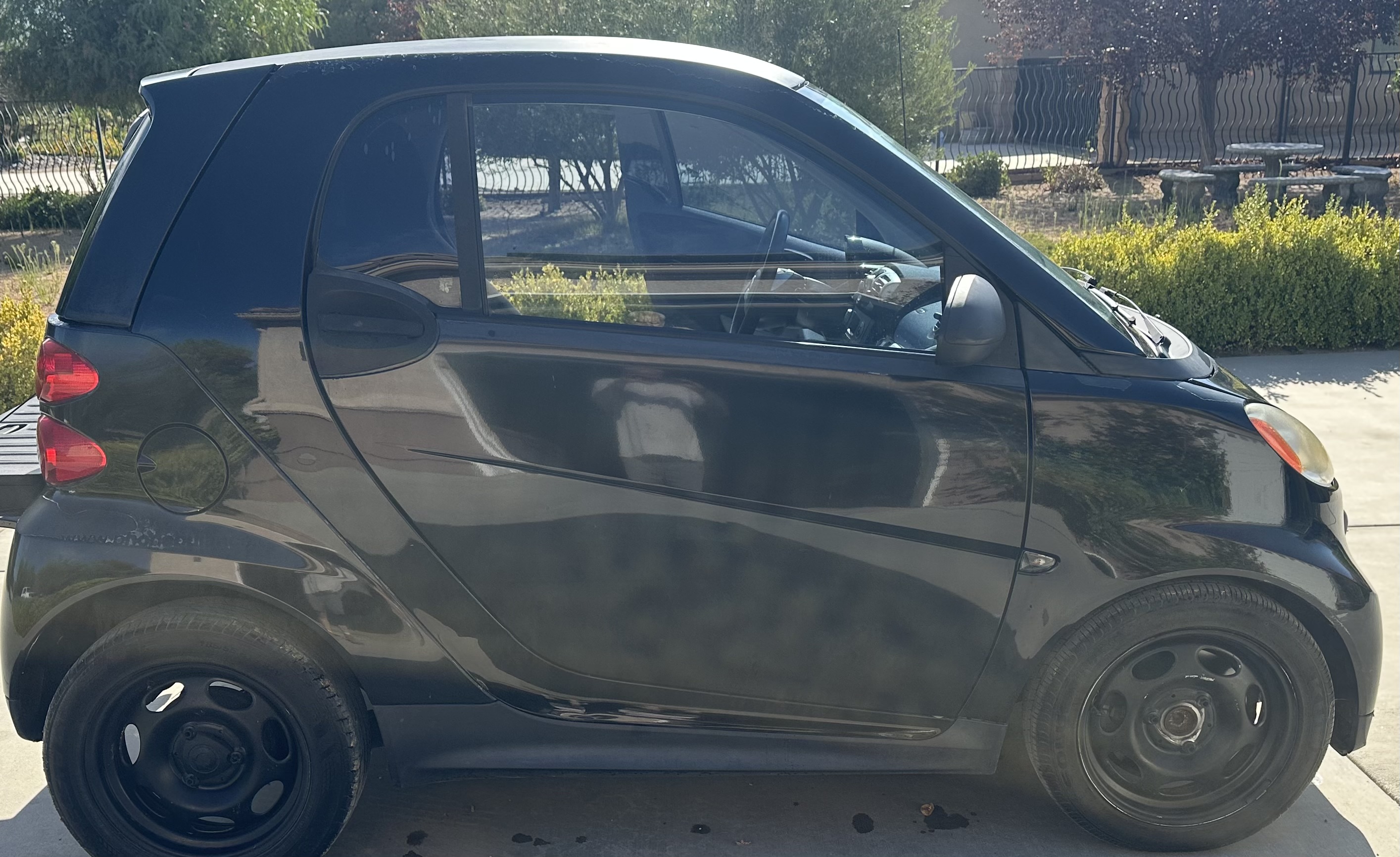 Used 2014 smart fortwo pure RWD image 4