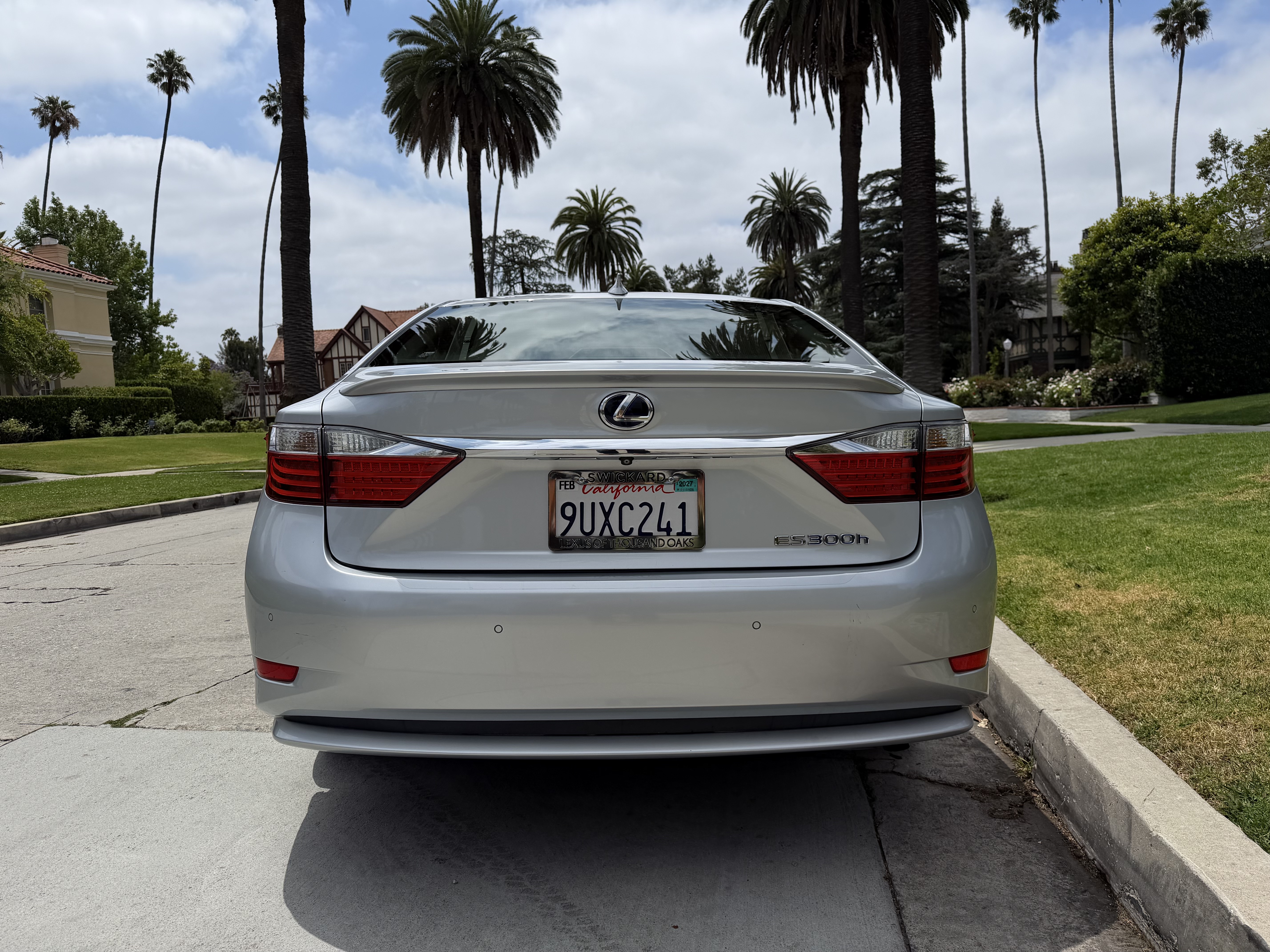Used 2015 Lexus ES 300h w/ Navigation System Package FWD image 6