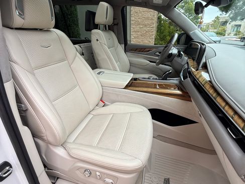 Used 2021 Cadillac Escalade ESV Sport Platinum AWD/4WD image 8