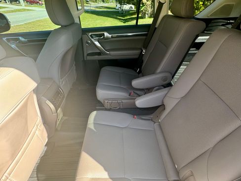 Used 2021 Lexus GX 460 Premium w/ Accessory Package image 20