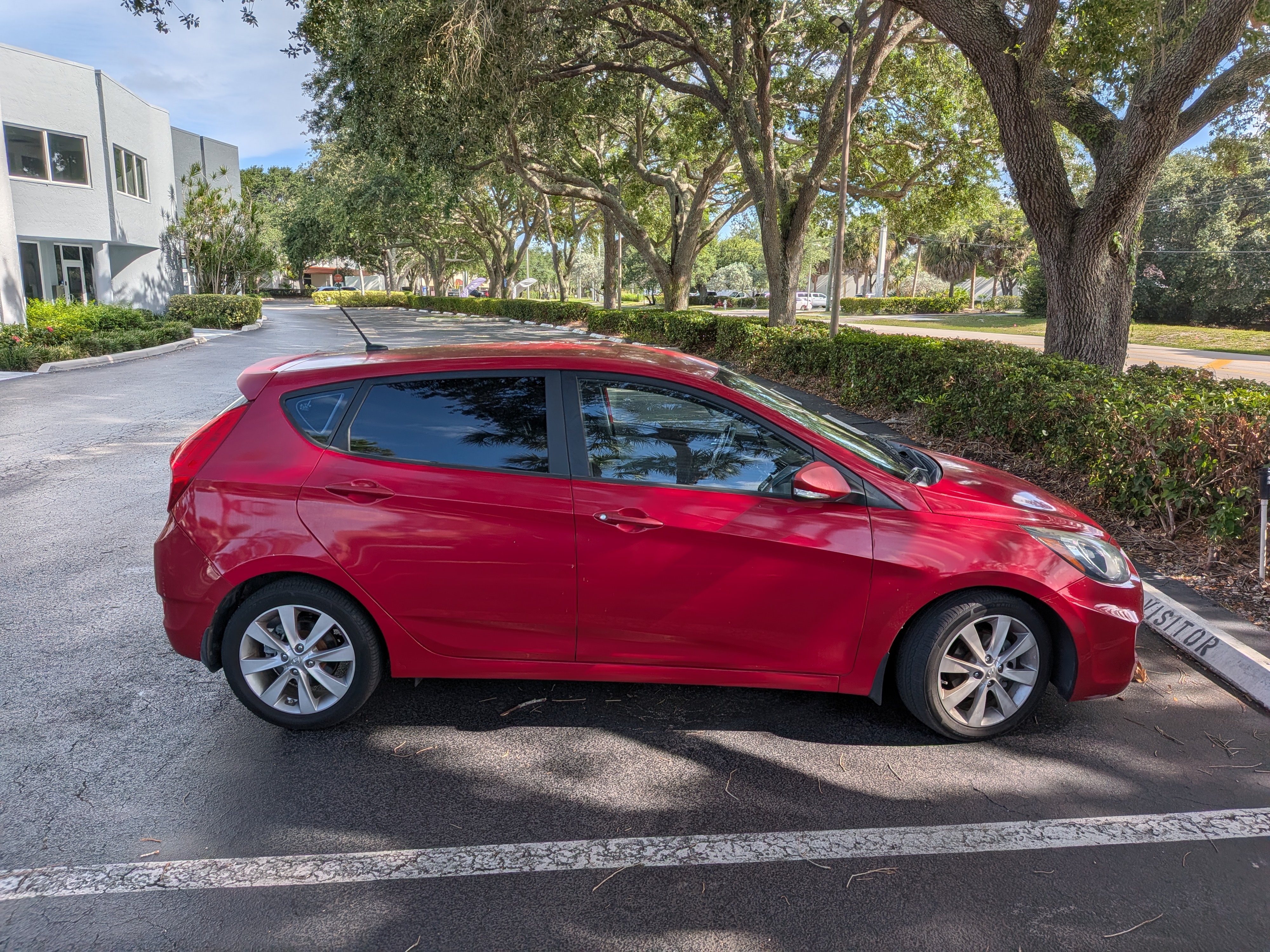 Used 2013 Hyundai Accent SE FWD image 4