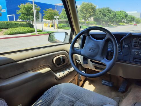Used 1997 Chevrolet Silverado 2500 2WD Extended Cab w/ Preferred Equipment Group 2 image 19