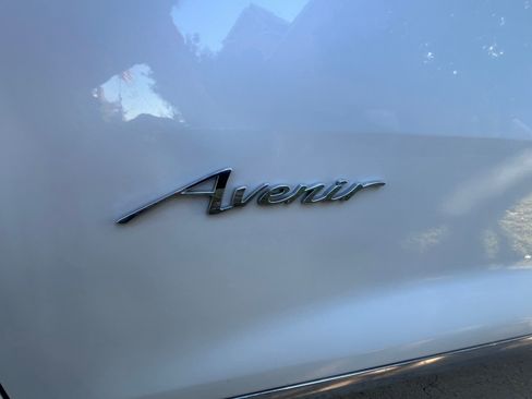 Used 2025 Buick Enclave Avenir w/ Super Cruise Package image 1