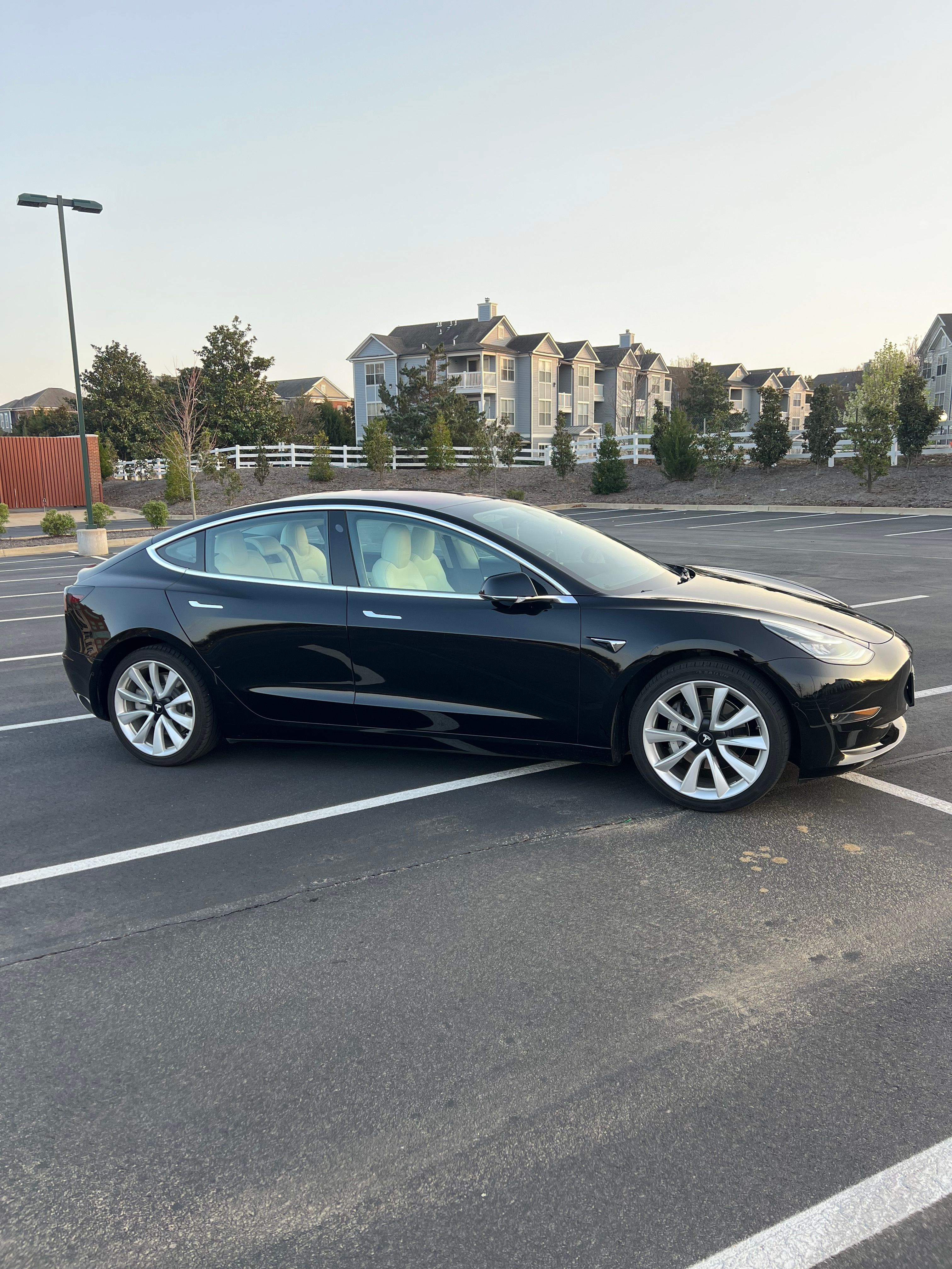 Used 2018 Tesla Model 3 Mid Range RWD image 9