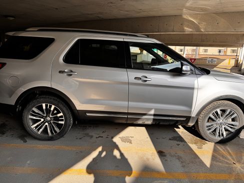 Used 2017 Ford Explorer Platinum image 8