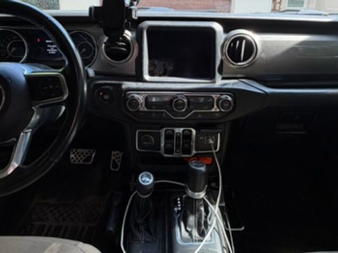 Used 2021 Jeep Wrangler Unlimited Sahara image 4