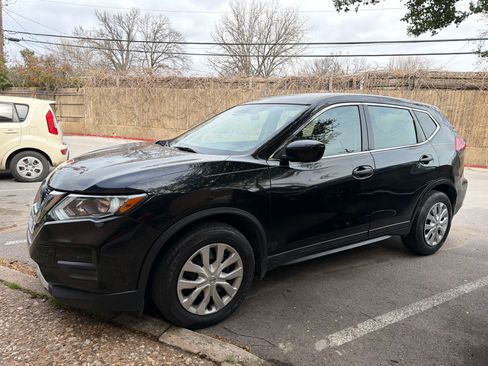 Used 2020 Nissan Rogue S image 4