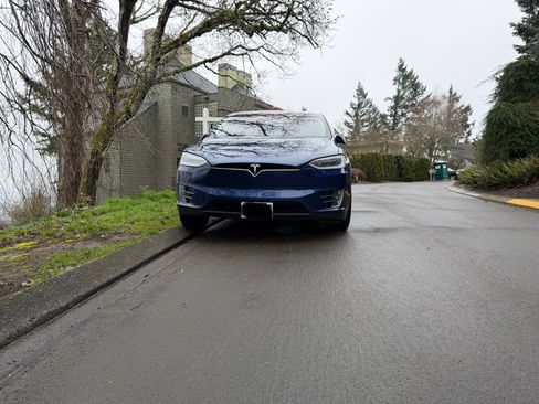 Used 2019 Tesla Model X 100D image 2