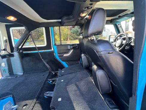 Used 2018 Jeep Wrangler Unlimited Rubicon w/ Connectivity Group image 21