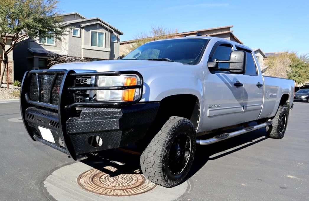 Used 2014 GMC Sierra 3500 SLE w/ SLE Preferred Package AWD/4WD image 1