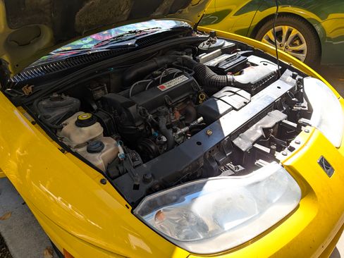 Used 2001 Saturn S-Series SC2 image 25