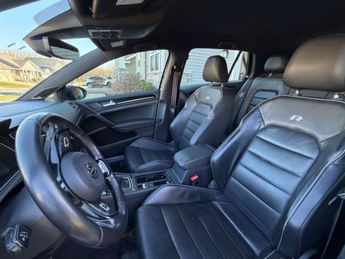 Used 2018 Volkswagen Golf R 4-Door image 4
