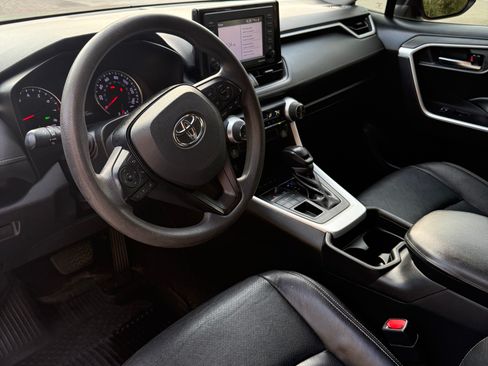 Used 2020 Toyota RAV4 XLE image 9