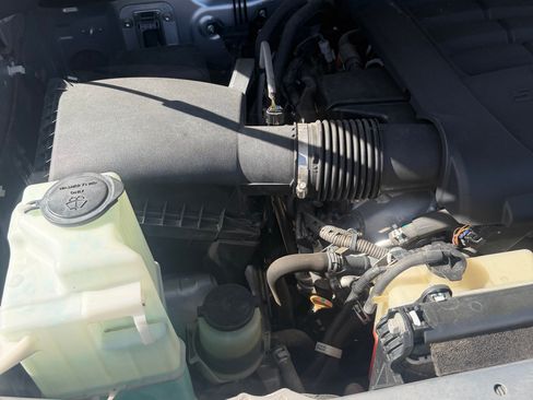 Used 2018 Toyota Tundra SR5 w/ TRD Off Road Package image 12