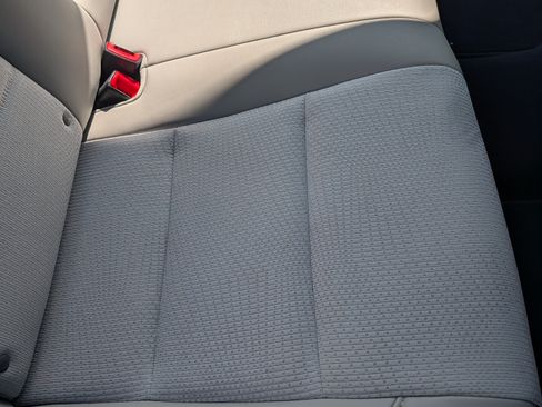 Used 2016 Toyota Camry SE image 6