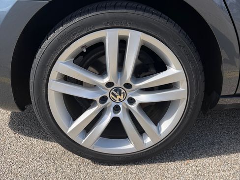 Used 2014 Volkswagen CC Executive image 17