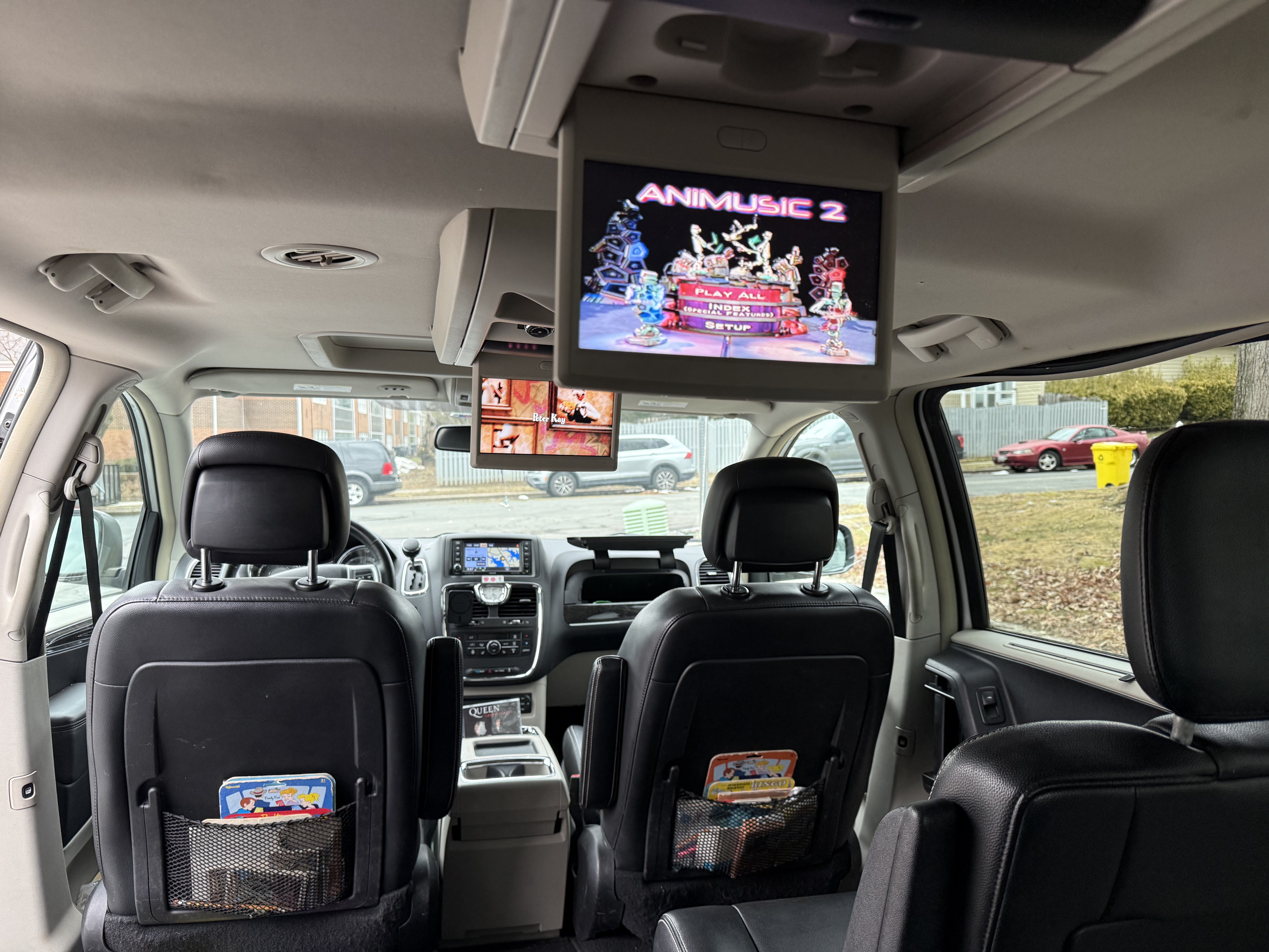 Used 2011 Chrysler Town & Country Touring-L w/ Entertainment Group #2 FWD image 29