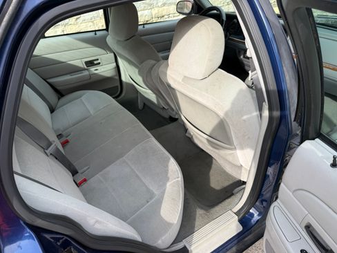Used 2004 Ford Crown Victoria image 8
