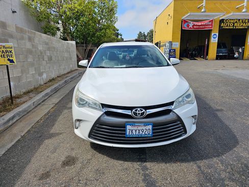 Used 2015 Toyota Camry LE image 1
