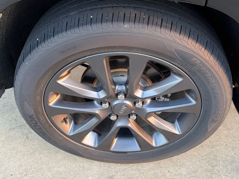 Used 2018 Jeep Grand Cherokee High Altitude AWD/4WD image 12