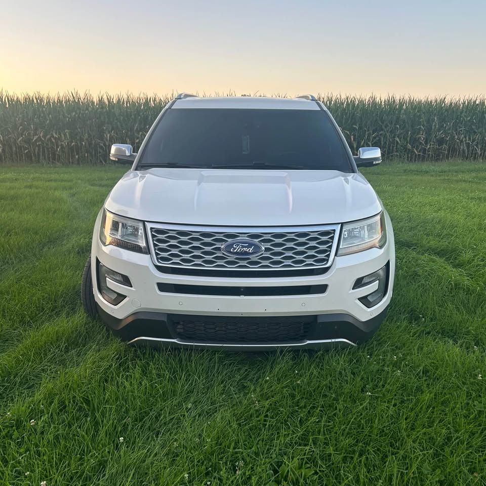 Used 2016 Ford Explorer Platinum AWD/4WD image 2