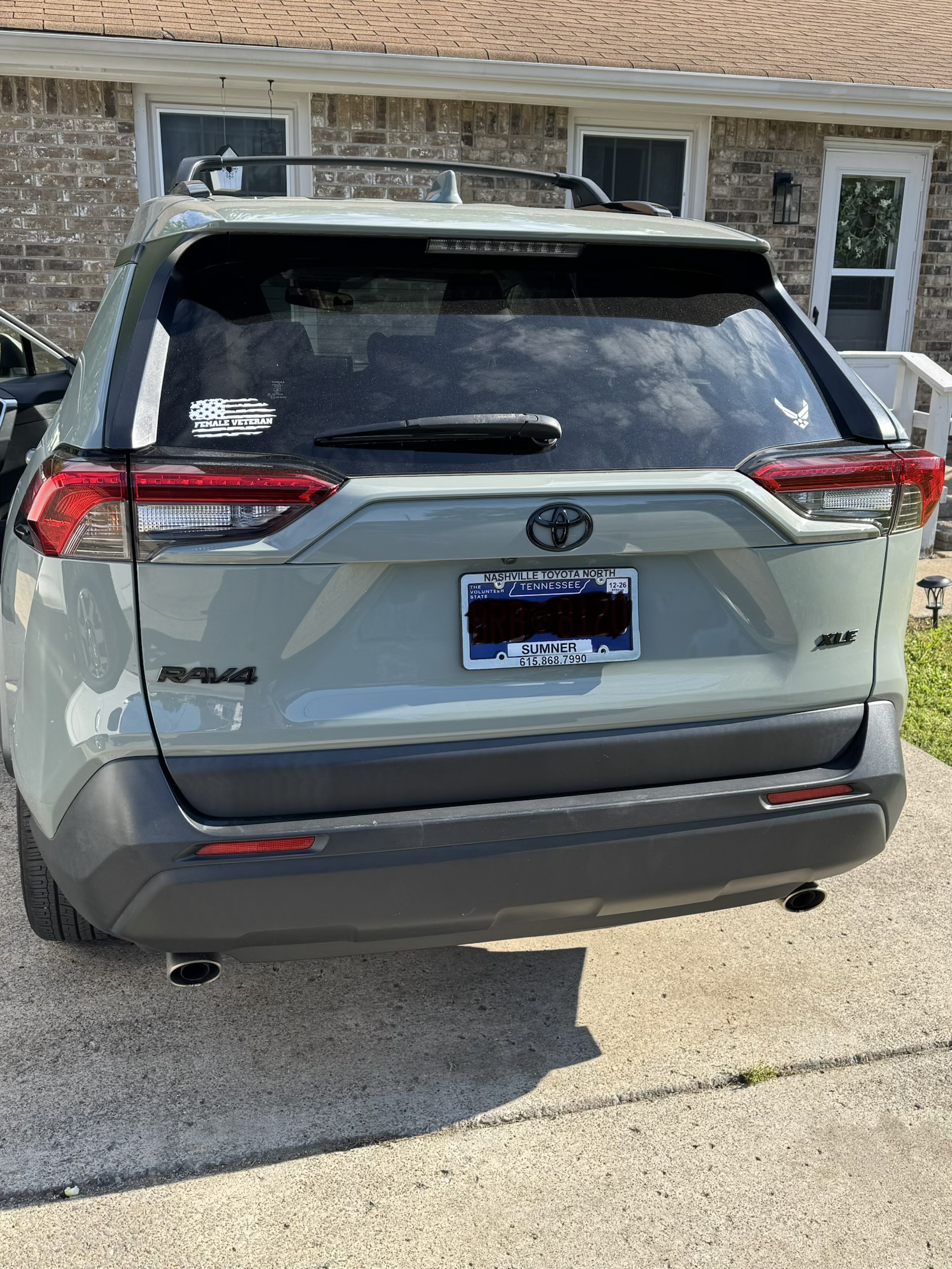 Used 2021 Toyota RAV4 XLE Premium FWD image 6