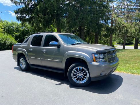 Used 2007 Chevrolet Avalanche LTZ w/ LTZ Preferred Equipment Group AWD/4WD image 1