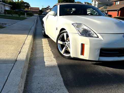 Used 2007 Nissan 350Z Touring RWD image 5