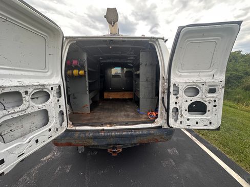 Used 2008 Ford E-350 and Econoline 350 Super Duty RWD image 9