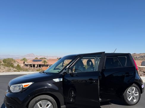 Used 2019 Kia Soul EV image 1