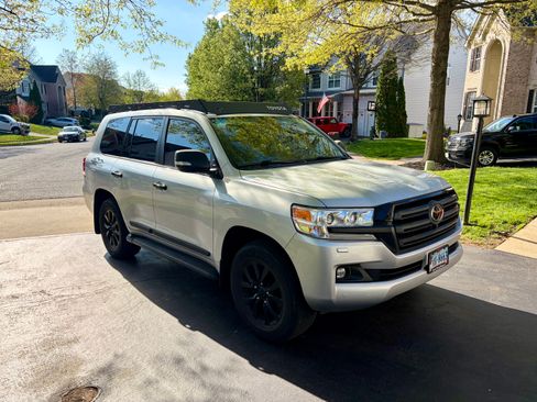 Used 2016 Toyota Land Cruiser image 4