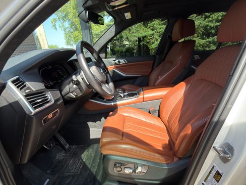 Used 2022 BMW X5 xDrive40i w/ M Sport Package AWD/4WD image 13