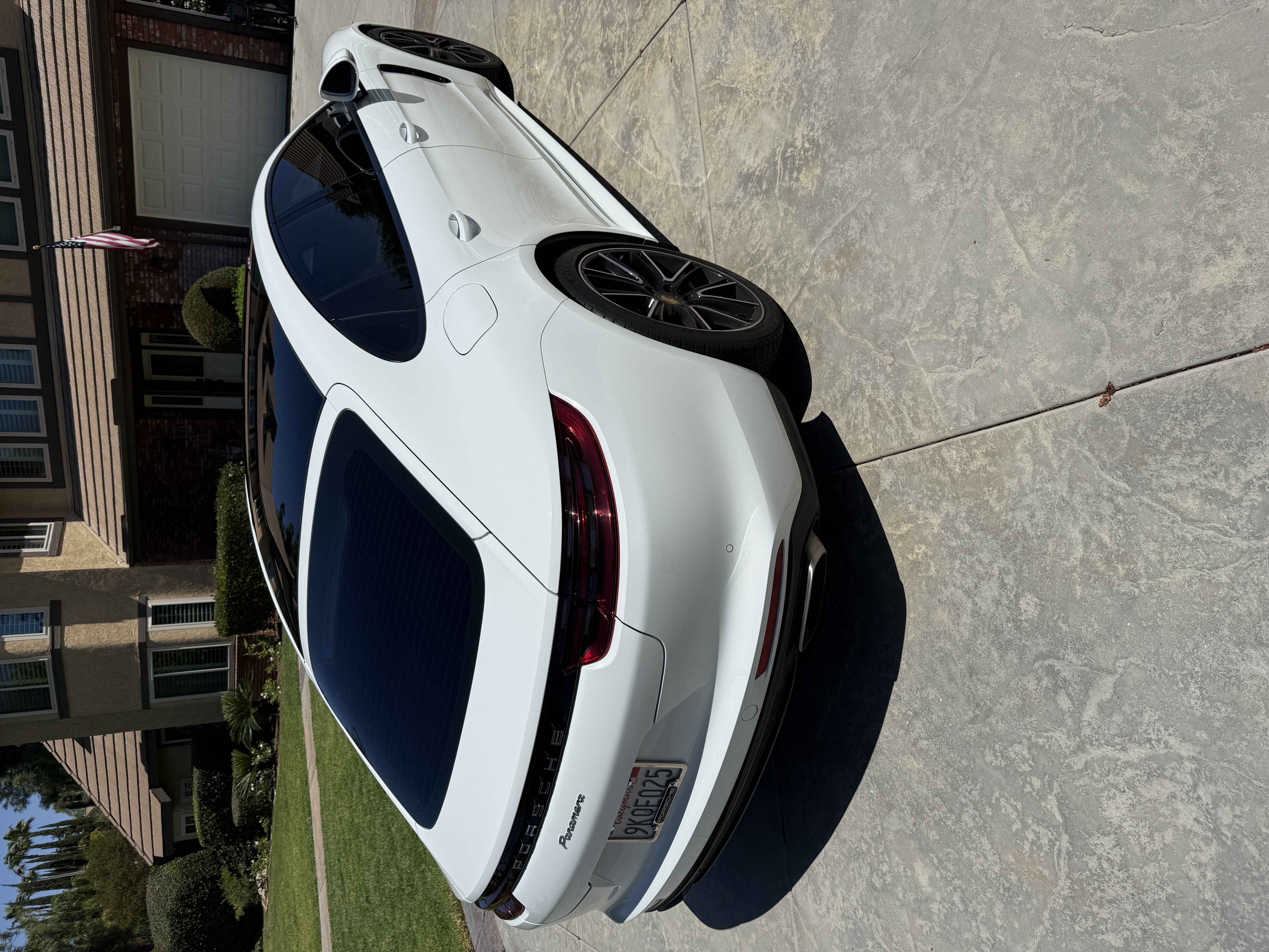 Used 2020 Porsche Panamera RWD image 4