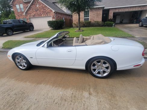 Used 2000 Jaguar XK8 Convertible image 1
