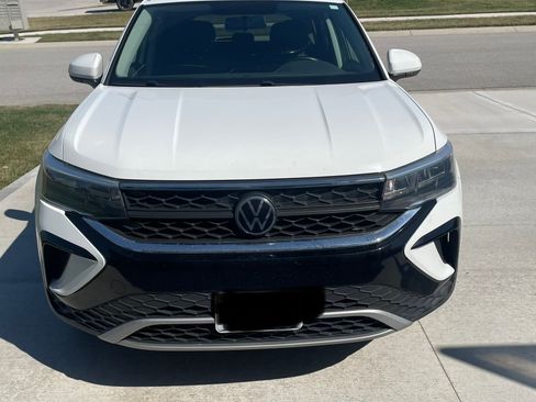 Used 2022 Volkswagen Taos SE image 4