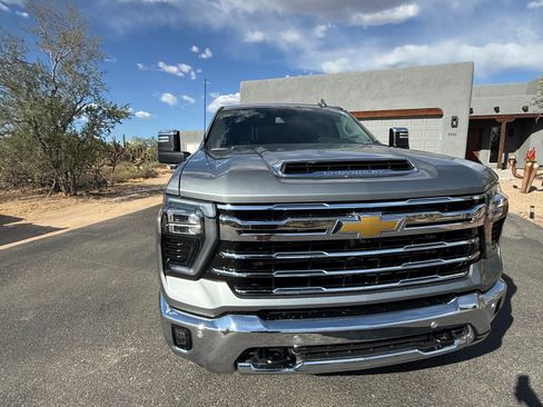 Used 2025 Chevrolet Silverado 2500 LTZ w/ LTZ Convenience Package AWD/4WD image 6