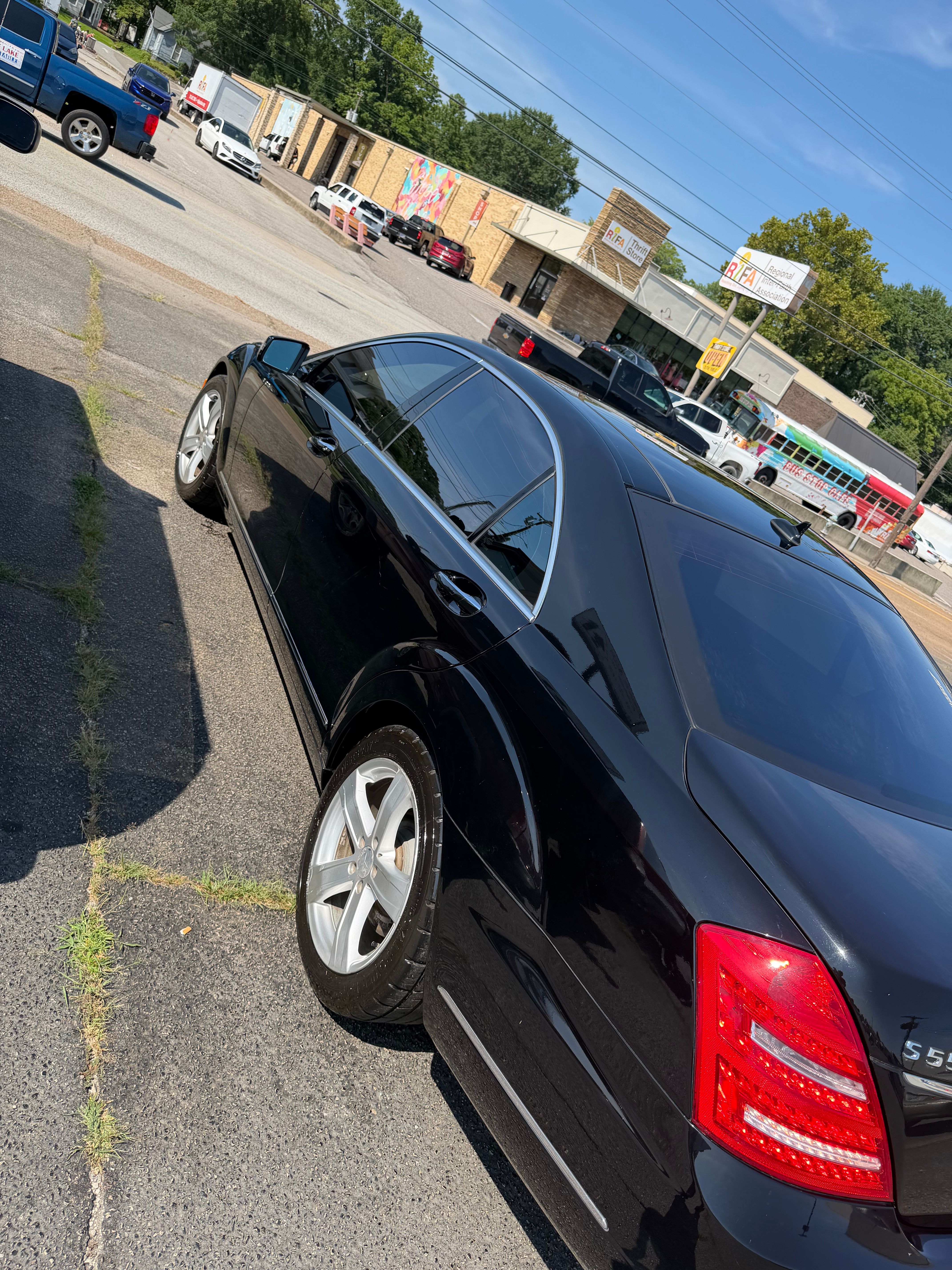 Used 2011 Mercedes-Benz S 550 4MATIC image 1