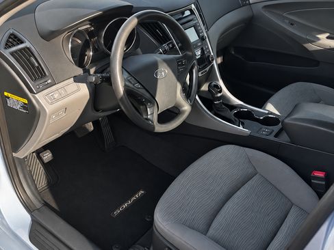 Used 2015 Hyundai Sonata Hybrid FWD image 1