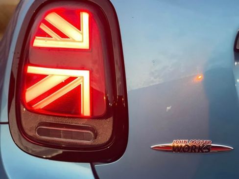 Used 2015 MINI Cooper S image 1