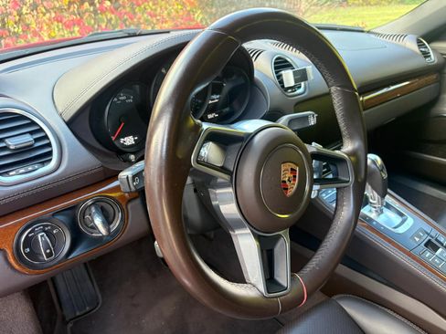 Used 2019 Porsche 718 Boxster image 13