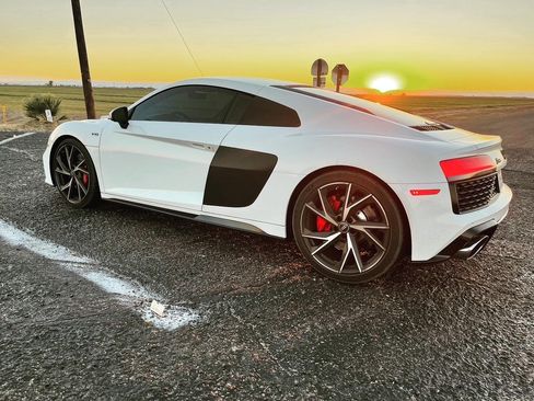 Used 2021 Audi R8 V10 w/ Premium Package image 10