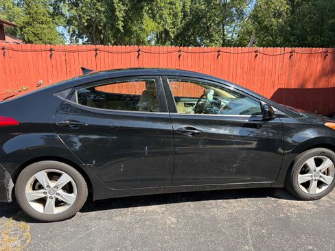 Used 2013 Hyundai Elantra GLS w/ Preferred Pkg FWD image 2