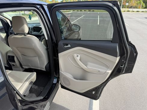 Used 2019 Ford Escape SE image 10