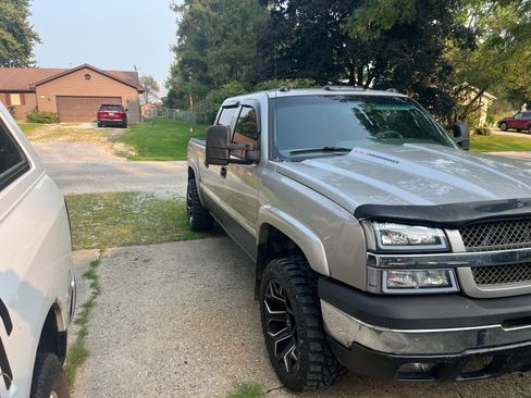 Used 2005 Chevrolet Silverado 1500 4x4 Crew Cab w/ Light Duty Power Package image 8