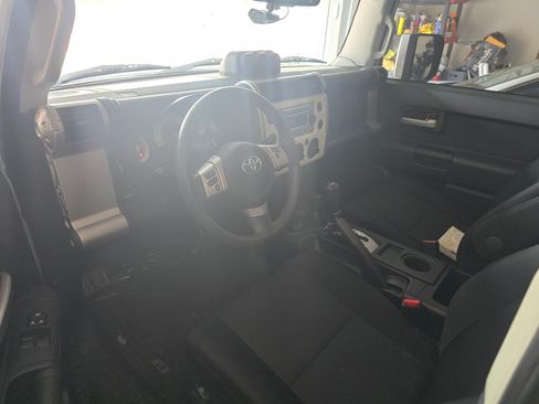 Used 2014 Toyota FJ Cruiser Sport Utility 2D w/ Convenience Package image 14