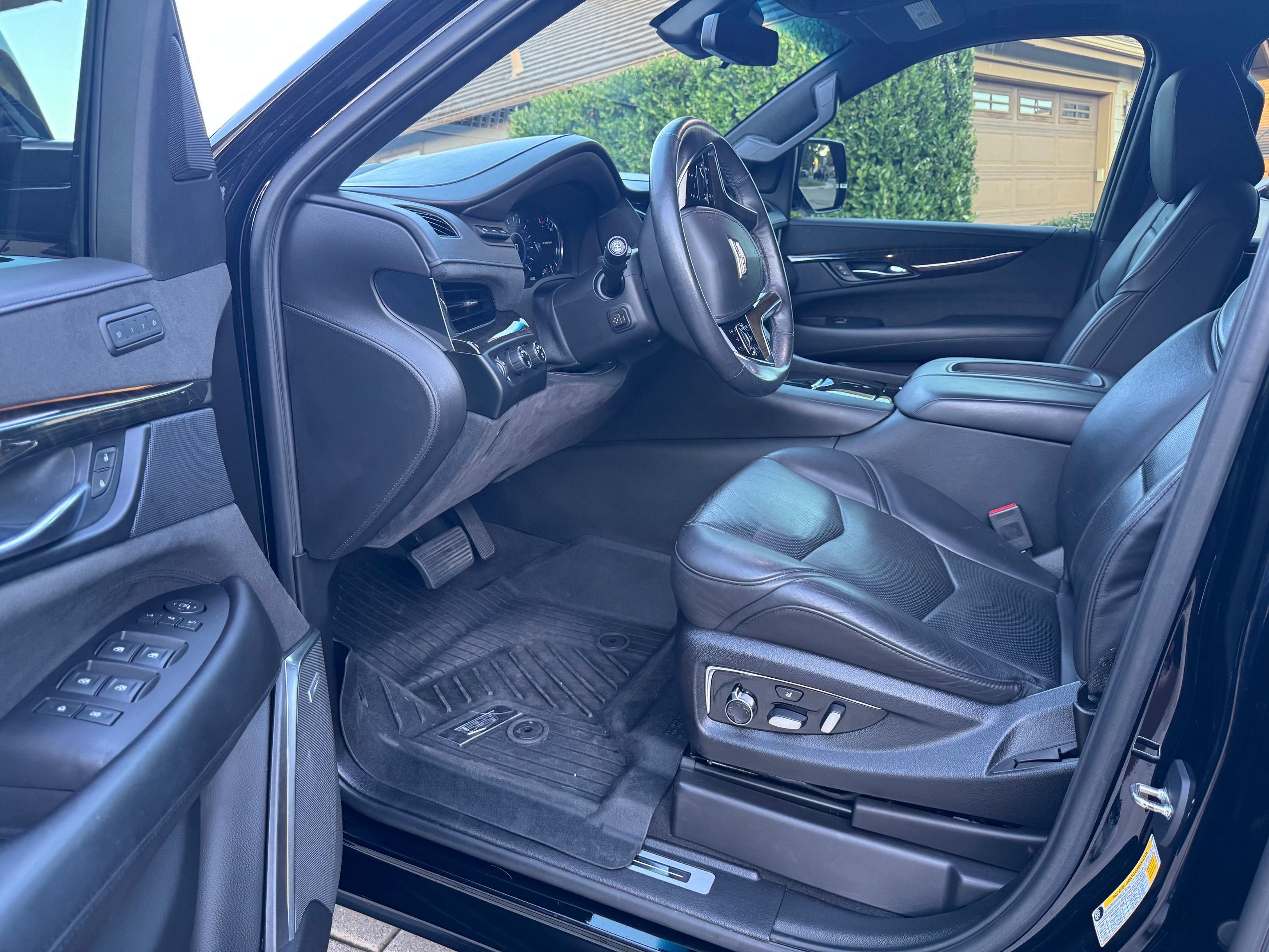 Used 2019 Cadillac Escalade Platinum AWD/4WD image 9