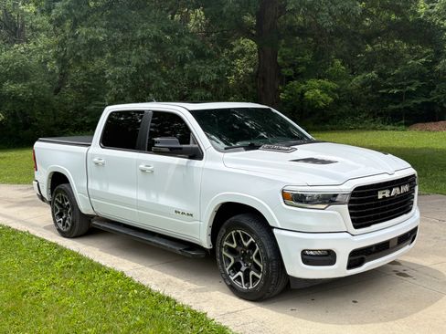 Used 2025 RAM 1500 Laramie w/ Sport Appearance Package AWD/4WD image 8
