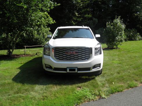 Used 2020 GMC Yukon Denali w/ Denali Ultimate Package image 2