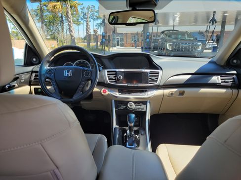 Used 2015 Honda Accord Touring image 6